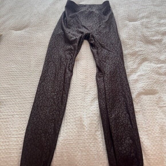 Hue Layering Weightless Hi Rise Brown Leopard Leggings, M NWT - Picture 1 of 4